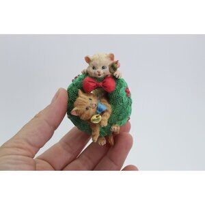 1996 Carlton Cards Merry Mischief Ornament • First in Series • Cats in Wreath •